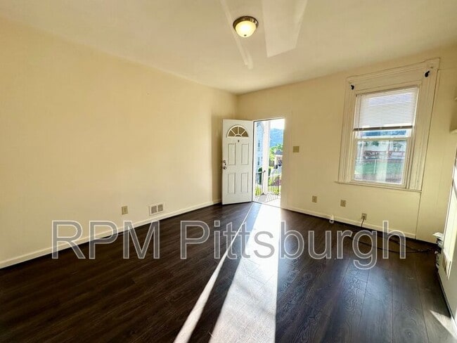 Building Photo - 826 Walbridge St