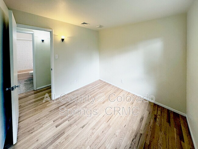 Building Photo - 2122 Meyers Ave