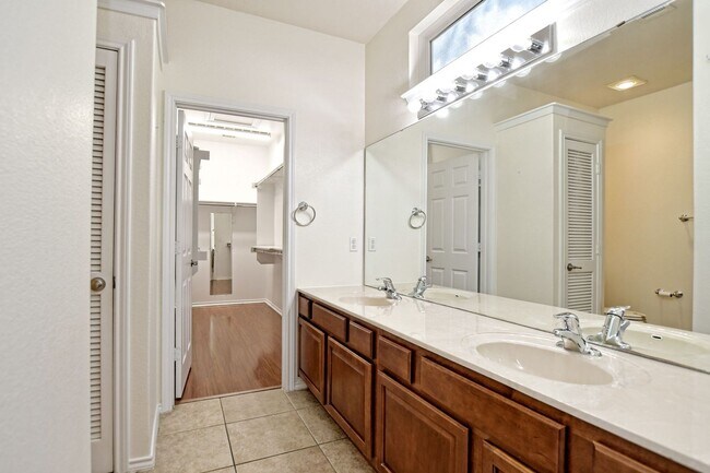 Building Photo - 815 Prairie Grass Ln