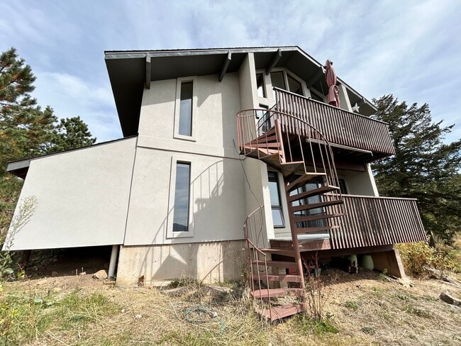 Building Photo - 2 Bedroom Mountain Home with Loft and Spec...