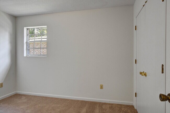 Building Photo - 1718 Raoul Wallenberg Blvd