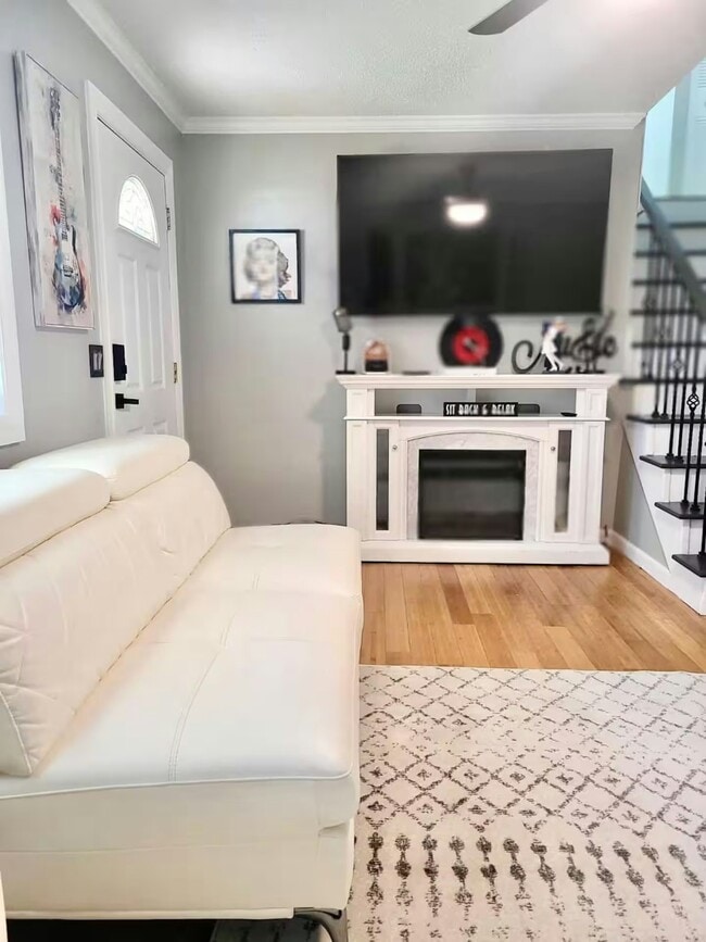 Building Photo - 4880 Barclay Square Dr