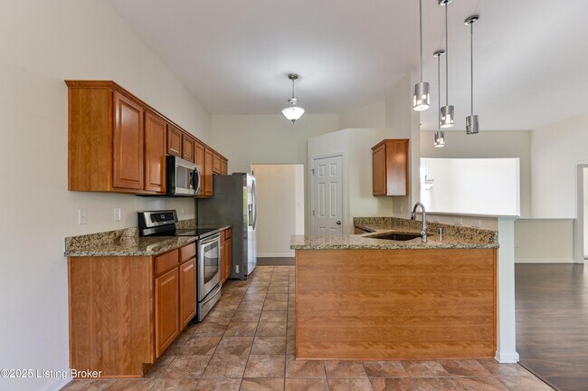 Building Photo - 220 Rockcrest Way