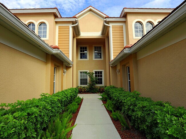 Building Photo - Moody River~  Furnished Coach Home