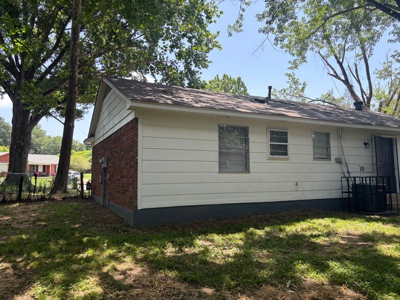 Building Photo - 5203 Black Diamond Cove