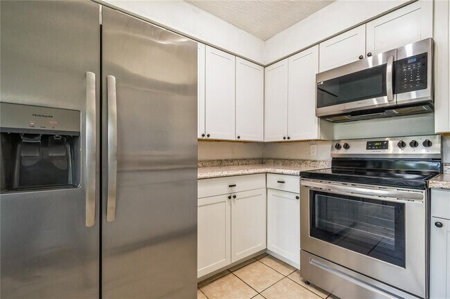 Building Photo - 3312 Plummer Cir