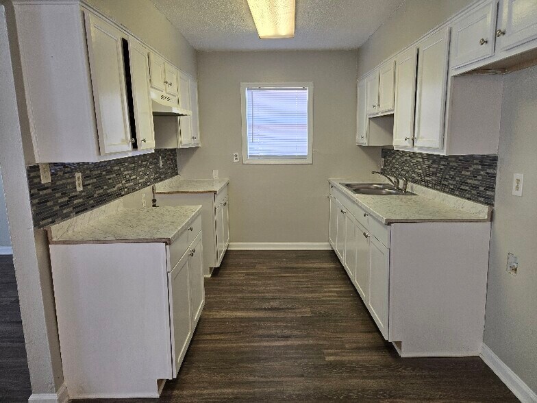 Building Photo - 205 Reno Ave