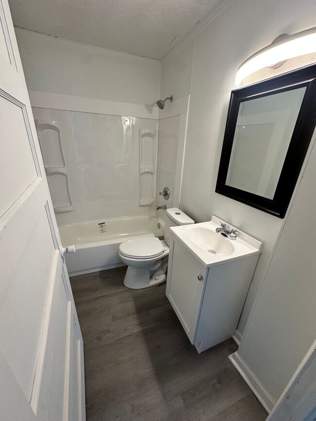 Building Photo - 1135 W Elliot