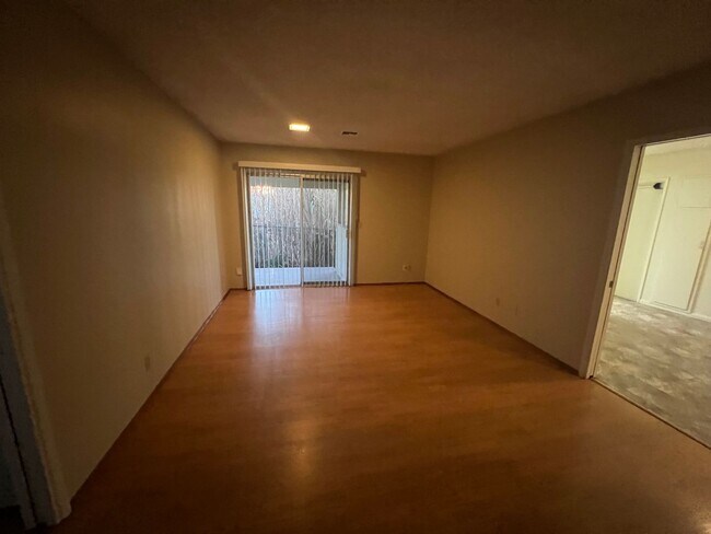 Building Photo - Large Home in Well Established Chula Vista Neighborhood