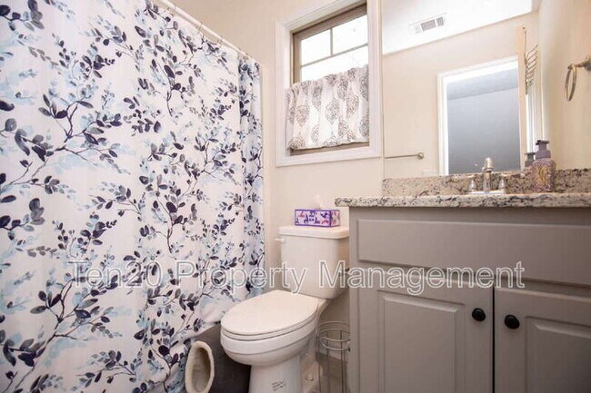 Building Photo - 3100 Gatewood Dr