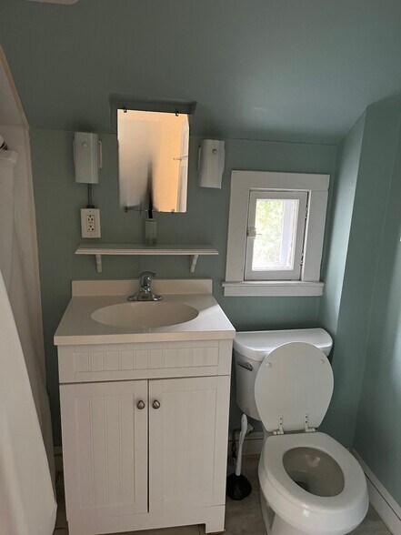 Bathroom - 1424 North Ave