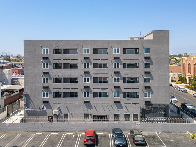 Building Photo - 4347 Woodlawn Ave