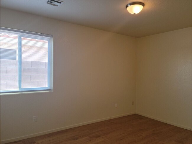 Building Photo - Single Story 3-Bedroom