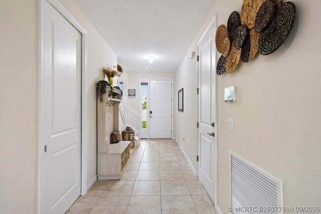Building Photo - 16310 Oakview Dr