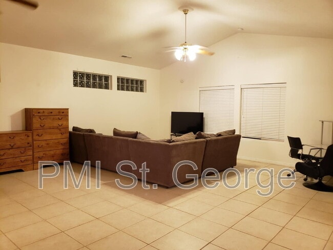 Primary Photo - 288 Diagonal St