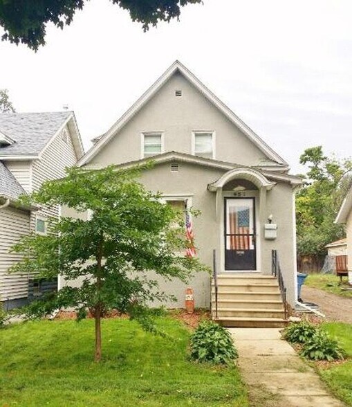 Primary Photo - 951 18th Ave SE