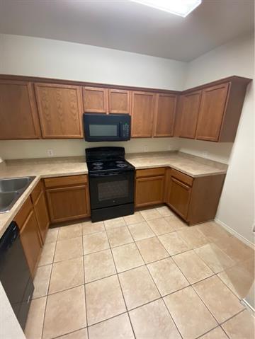 Building Photo - 2734 Hyde Park Dr