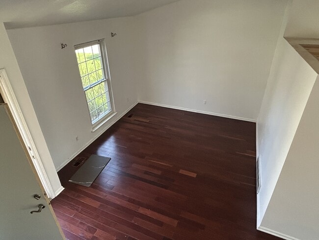 Building Photo - 530 Chesley Dr