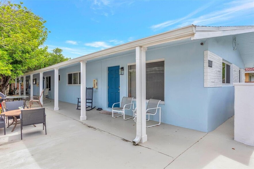 Building Photo - 3208 Marine Dr