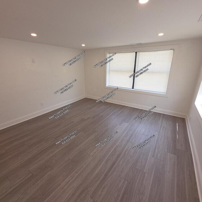 Building Photo - 4042 Harrison St