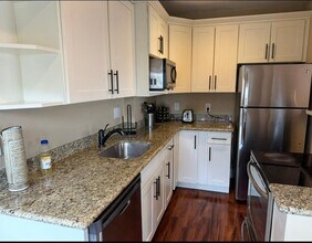 Building Photo - Aloha