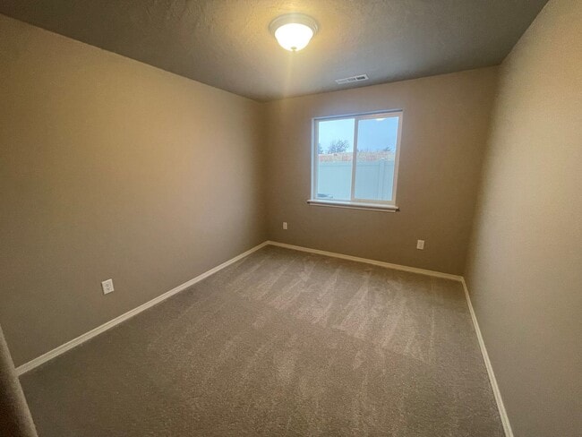 Building Photo - West Valley Home with Underground Sprinklers and Garage