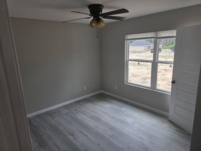 Building Photo - 111 Hollyhill Dr