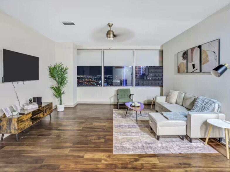 Building Photo - 1555 Elm St