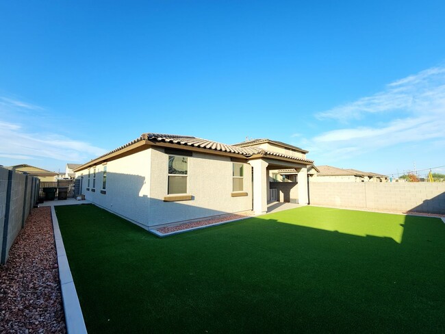 Building Photo - 4 Bed, 3 Bath Crestwood In Goodyear!