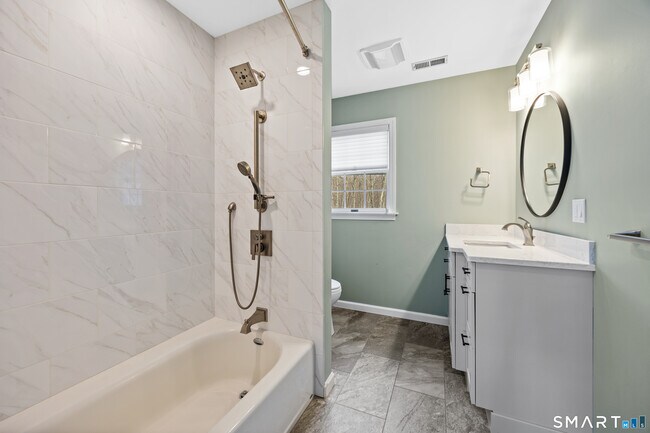 Building Photo - 34 Hi-Ann Ct