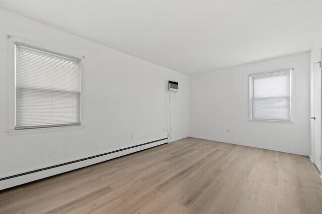 Building Photo - 64 Isabella Ave