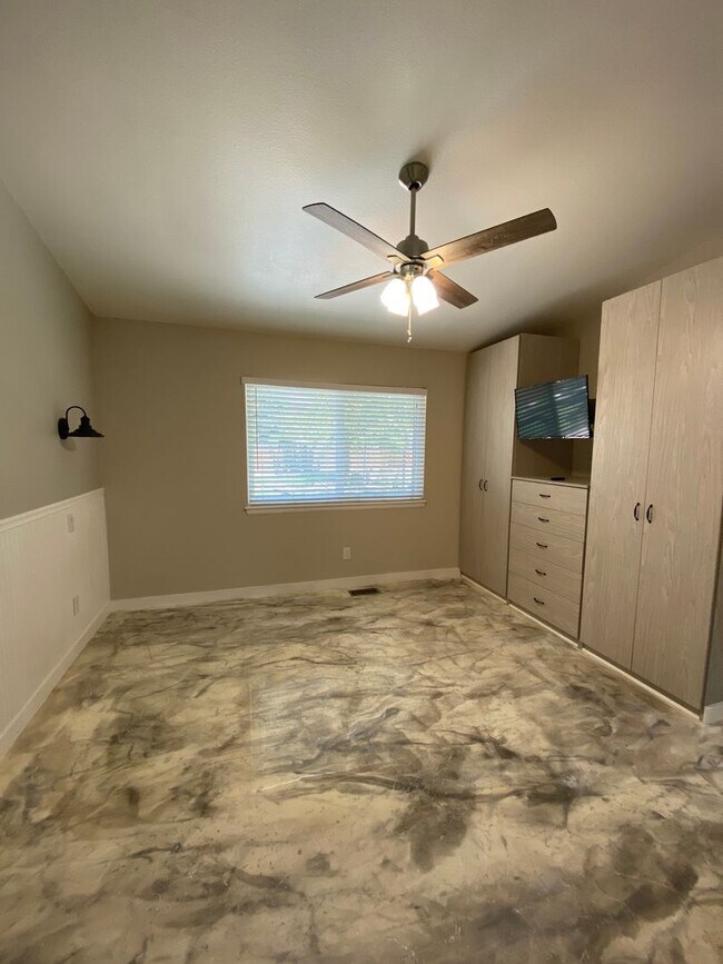 Building Photo - *COMING SOON* Beautifully Upgraded Rancher...