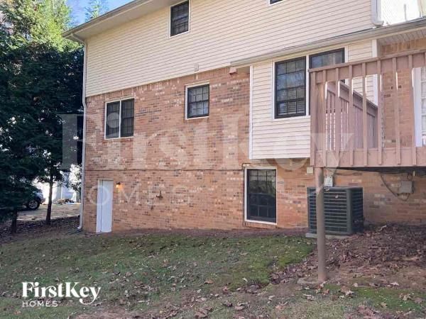 Building Photo - 5659 Fern Creek Dr SW