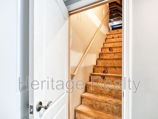 Building Photo - 1856 Greywell Rd