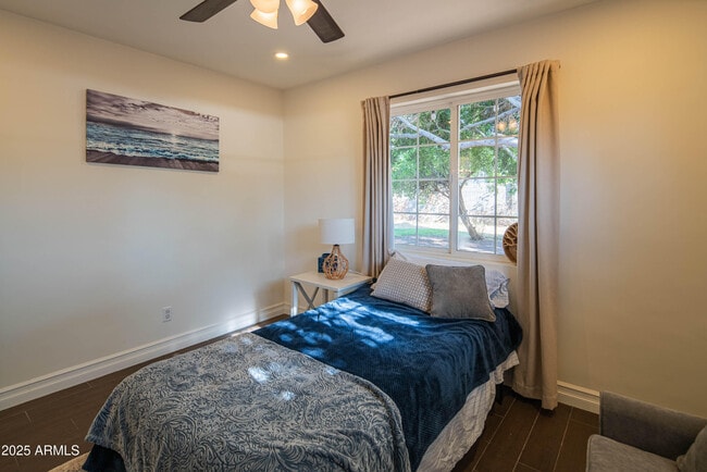 Building Photo - 1909 E Bethany Home Rd