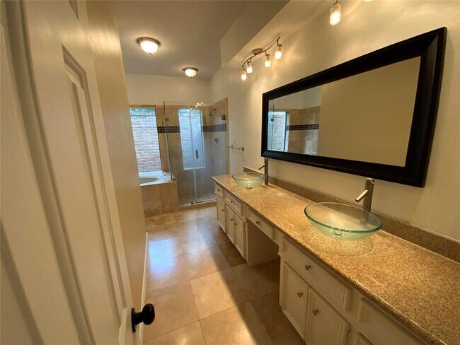 Building Photo - 14 Cascade Springs Pl