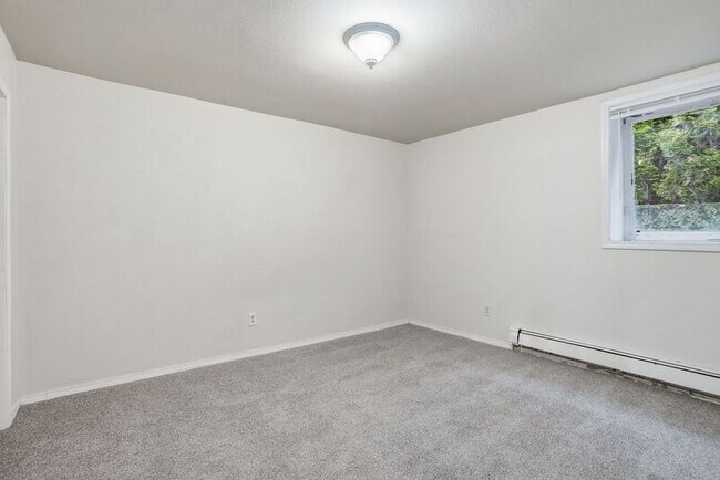 Building Photo - 508 E 19th Ave