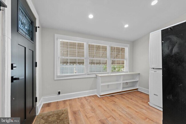 Building Photo - 2339 3rd St NE