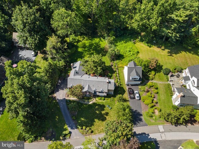 Building Photo - 507 Meadowbrook Cir