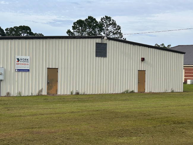 Building Photo - 102 Cloverdale Rd