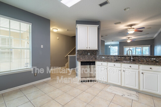 Building Photo - 9777 Summer Grove Way W