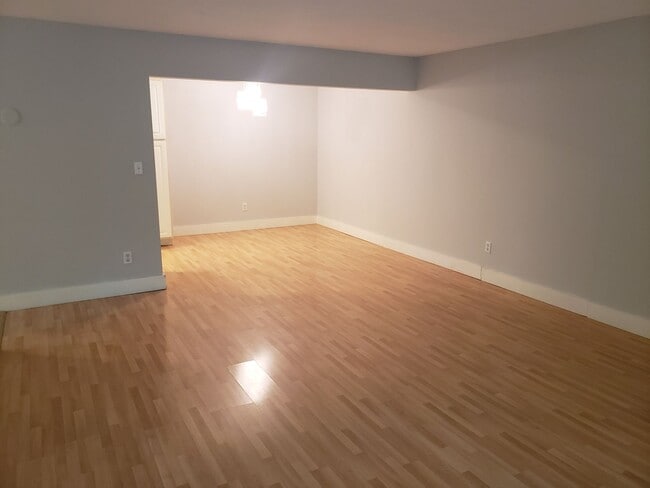 Building Photo - Comfortable 2-Bedroom Condo Near Lake Minnetonka – Private Deck & Resort-Style Amenities