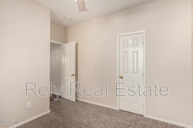 Building Photo - 1225 N 36th St