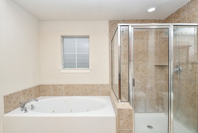 Building Photo - 3126 Clearview Cir