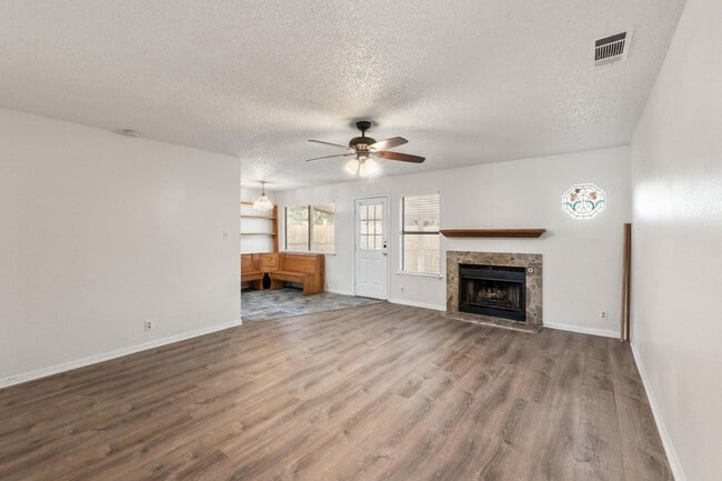 Building Photo - 1402 Oakmeadows Cove