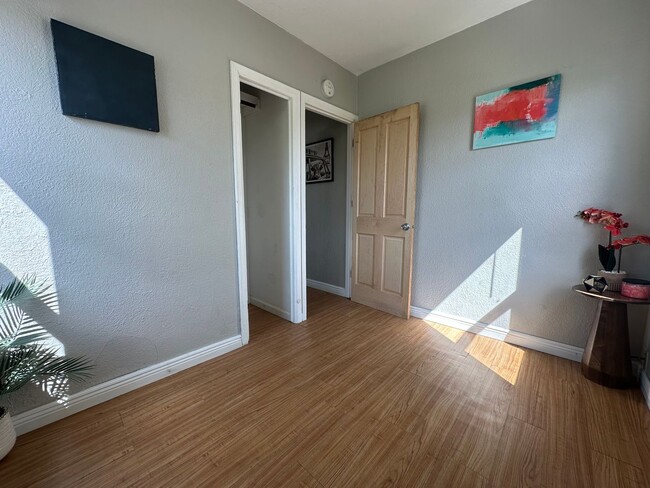 Building Photo - 2 bedroom, 1 bath home for rent in Evansdale