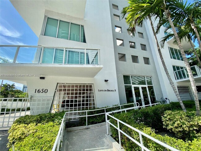 Primary Photo - 1650 Brickell Ave