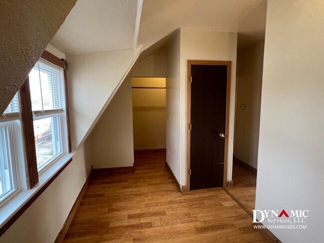 Building Photo - 641 S Dakota Ave