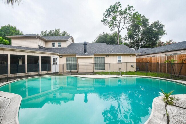 Building Photo - 10903 Shawnbrook Dr