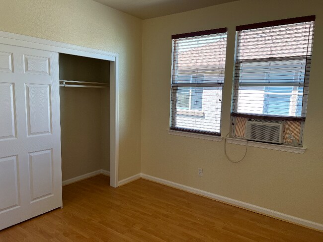 Building Photo - 9405 Clemente Dr